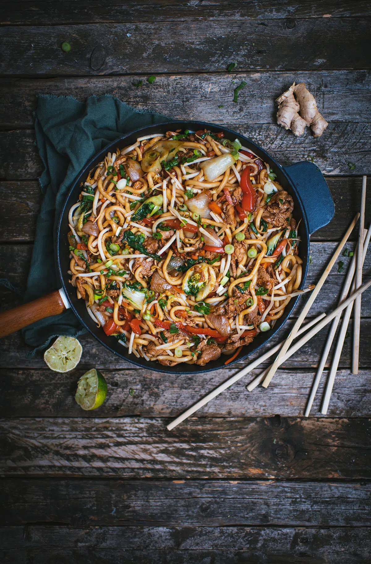 Sauté de nouilles udon au porc Le Coup de Grâce