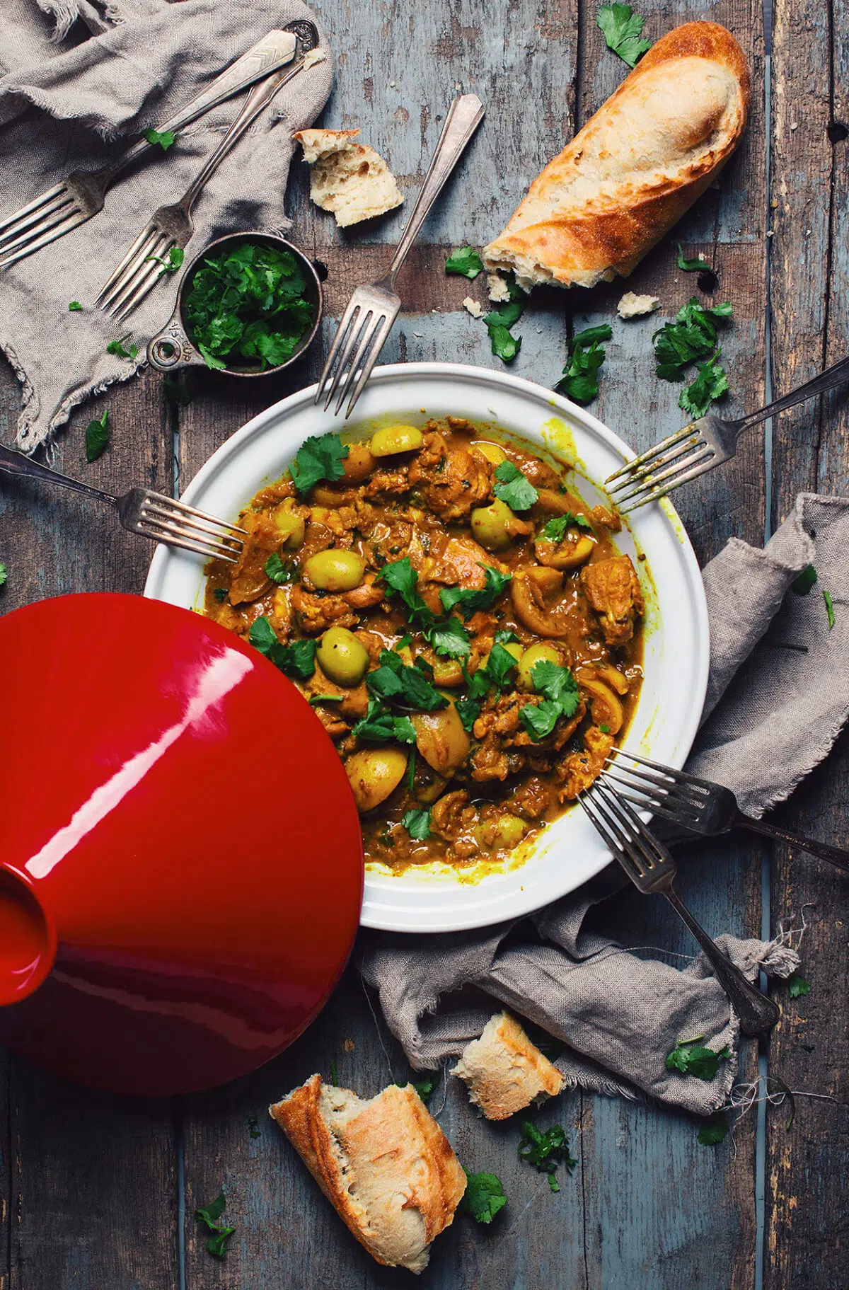 Tajine de poulet aux citrons confits et aux olives Le Coup de Grâce