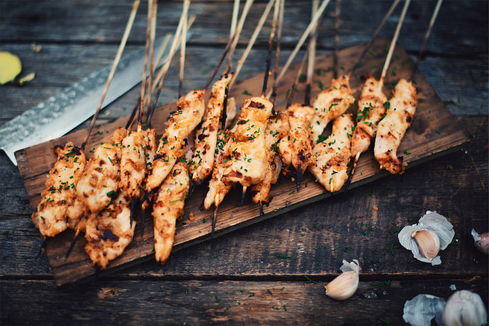 Satay De Poulet Avec Sauce Asiatique Aux Arachides Le Coup De Gr Ce