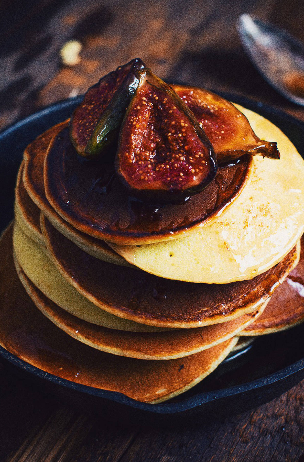 Rum pancakes with caramelised figs