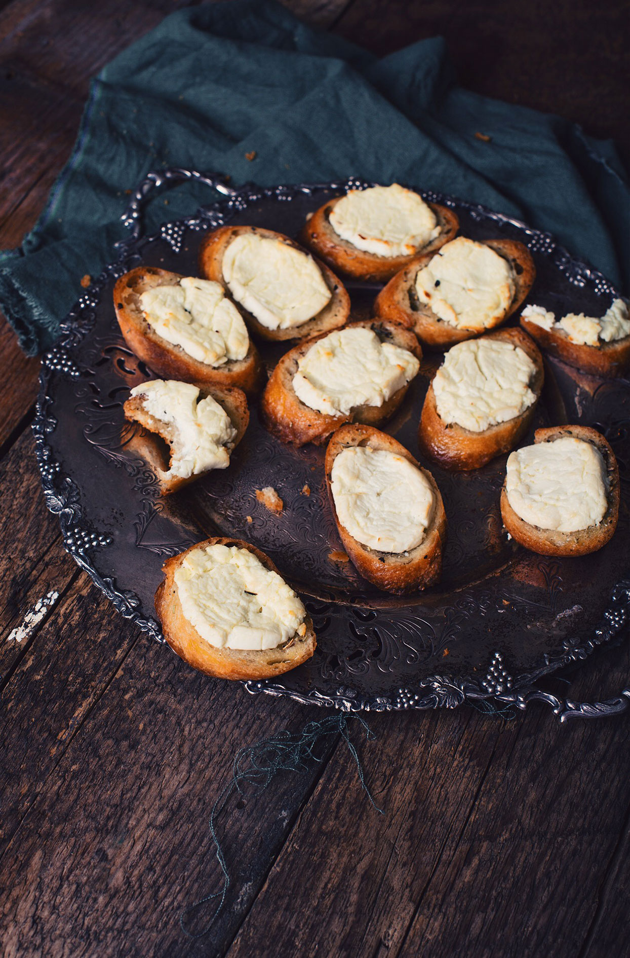 Croûtons grillés avec fromage de chèvre