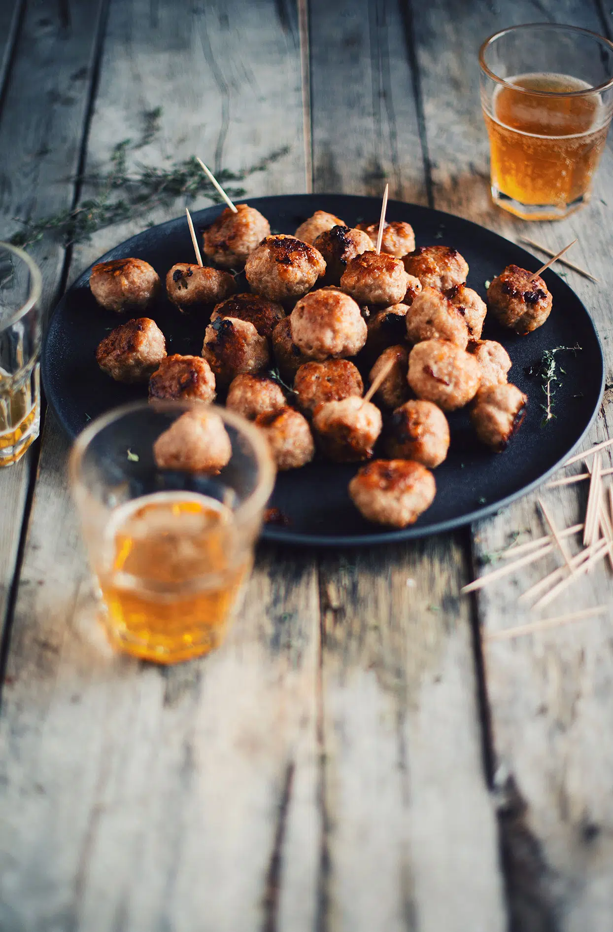 Cheesy pork meatballs with blond beer