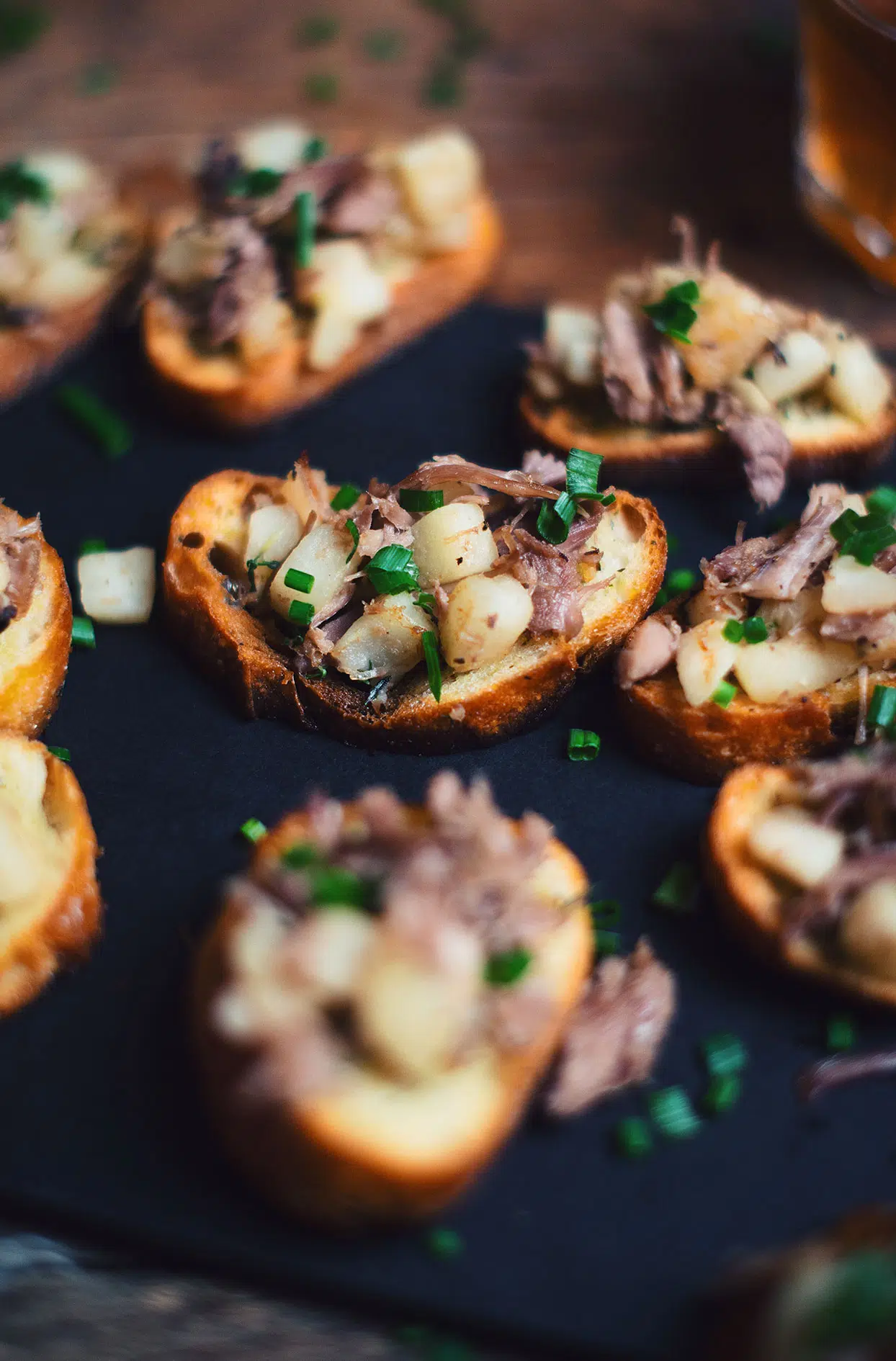 Duck confit with honey beer sautéed apples crostinis