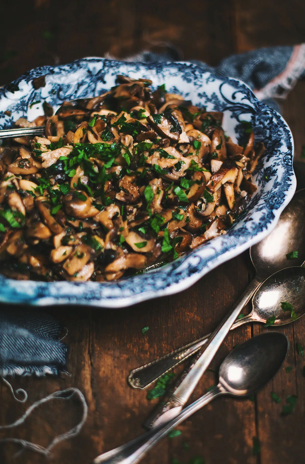 Champignons sautés au beurre à lail et aux herbes fraîches - Le Coup de  Grâce