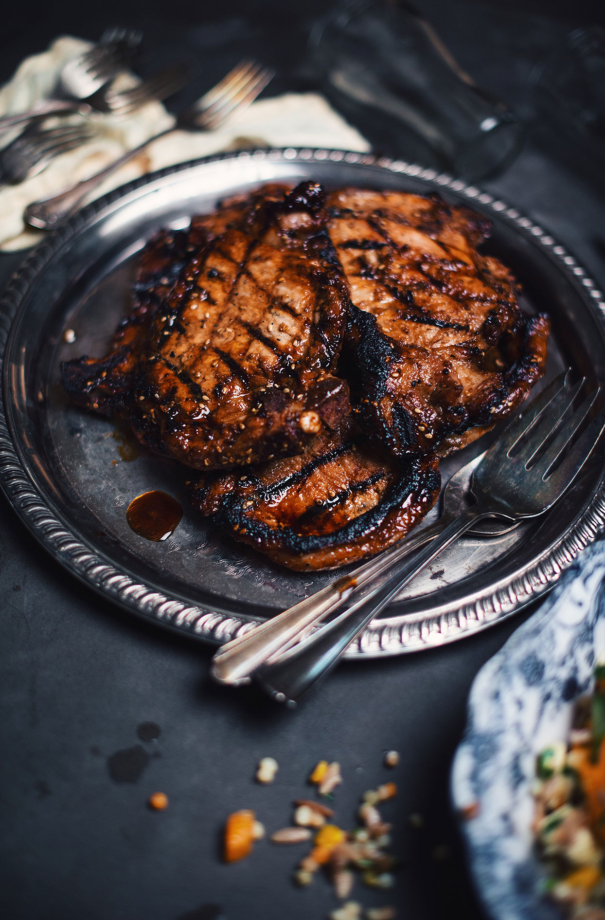 Pork chops with honey, soy sauce and mead