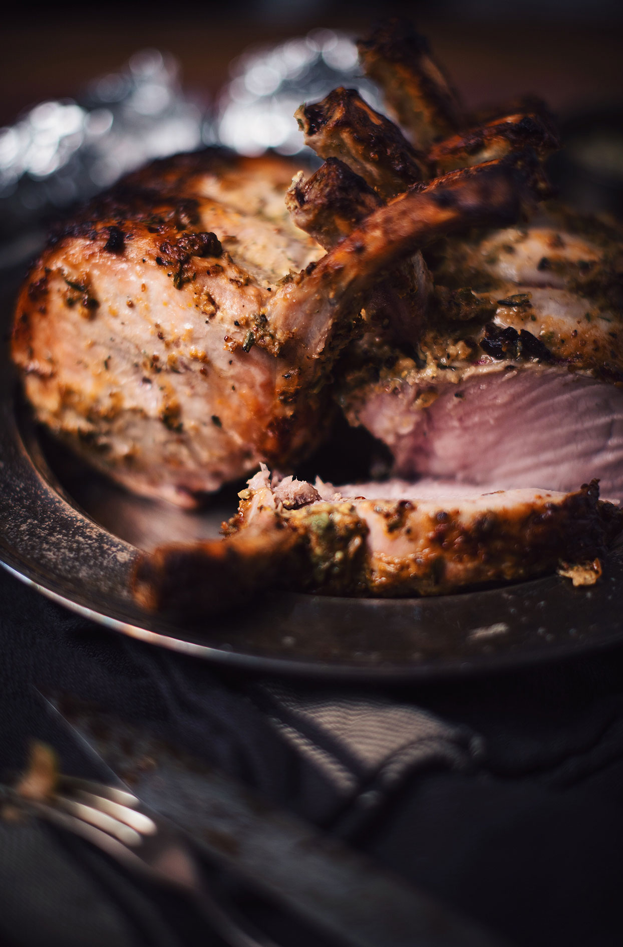 Carré de porc en croûte de moutardes et fines herbes