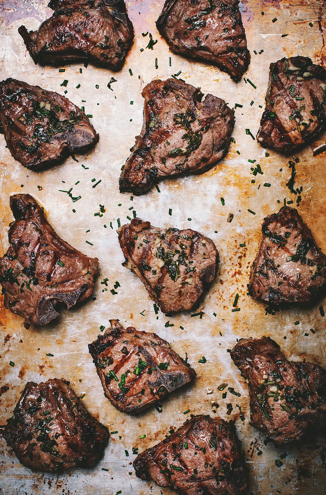 Grilled lamb chops with Blanche de Chambly beer and fresh herbs