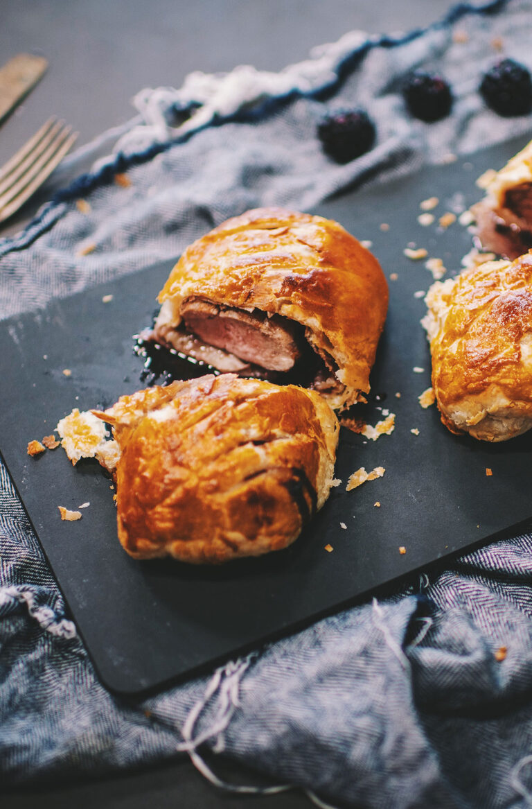 Miiinaps Sac De Présentation En émail Pour Brochettes, Broches De Voyage, Trombones, Médailles De Sport Et Boucles D'oreilles (accessoires Non Inclus), Noir 6 Pages, Moderne