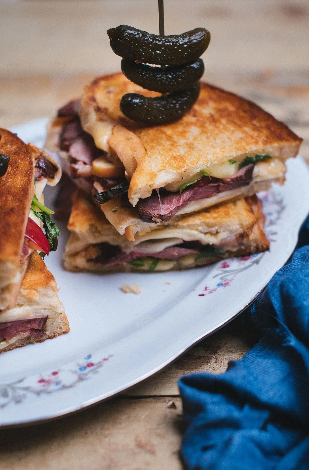 Grilled cheese with duck breast, bacon and apples