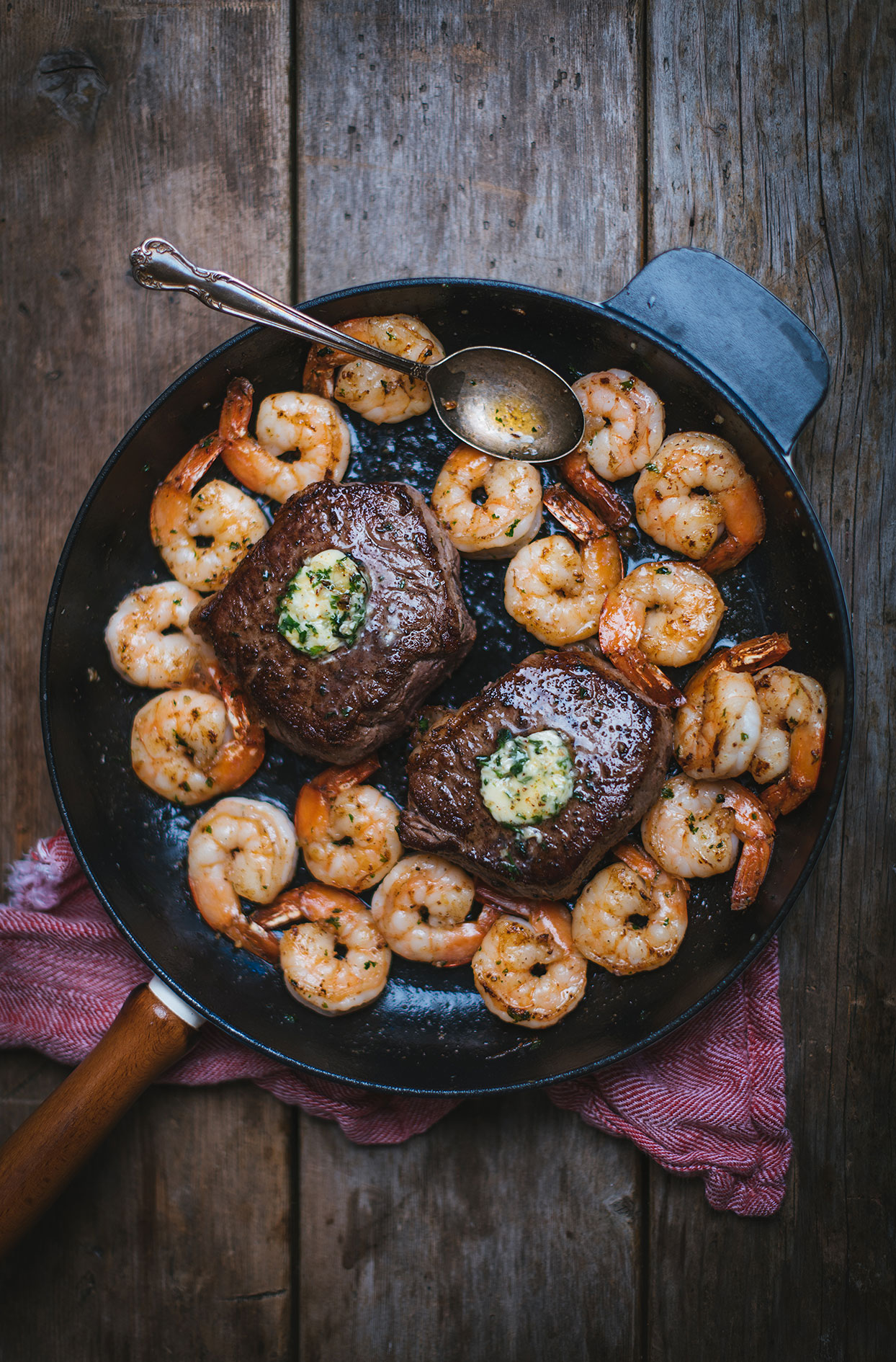 Manhattan striploin steak with shrimps and garlic butter (surf and turf)