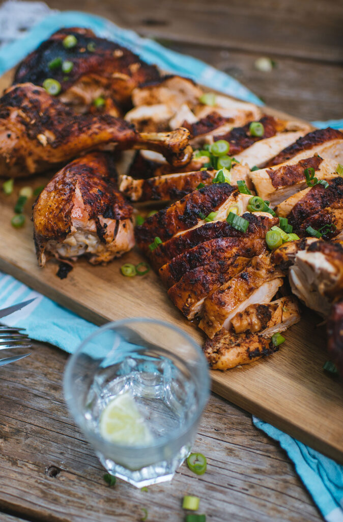 Dindon en crapaudine grillée avec marinade sèche à l’érable