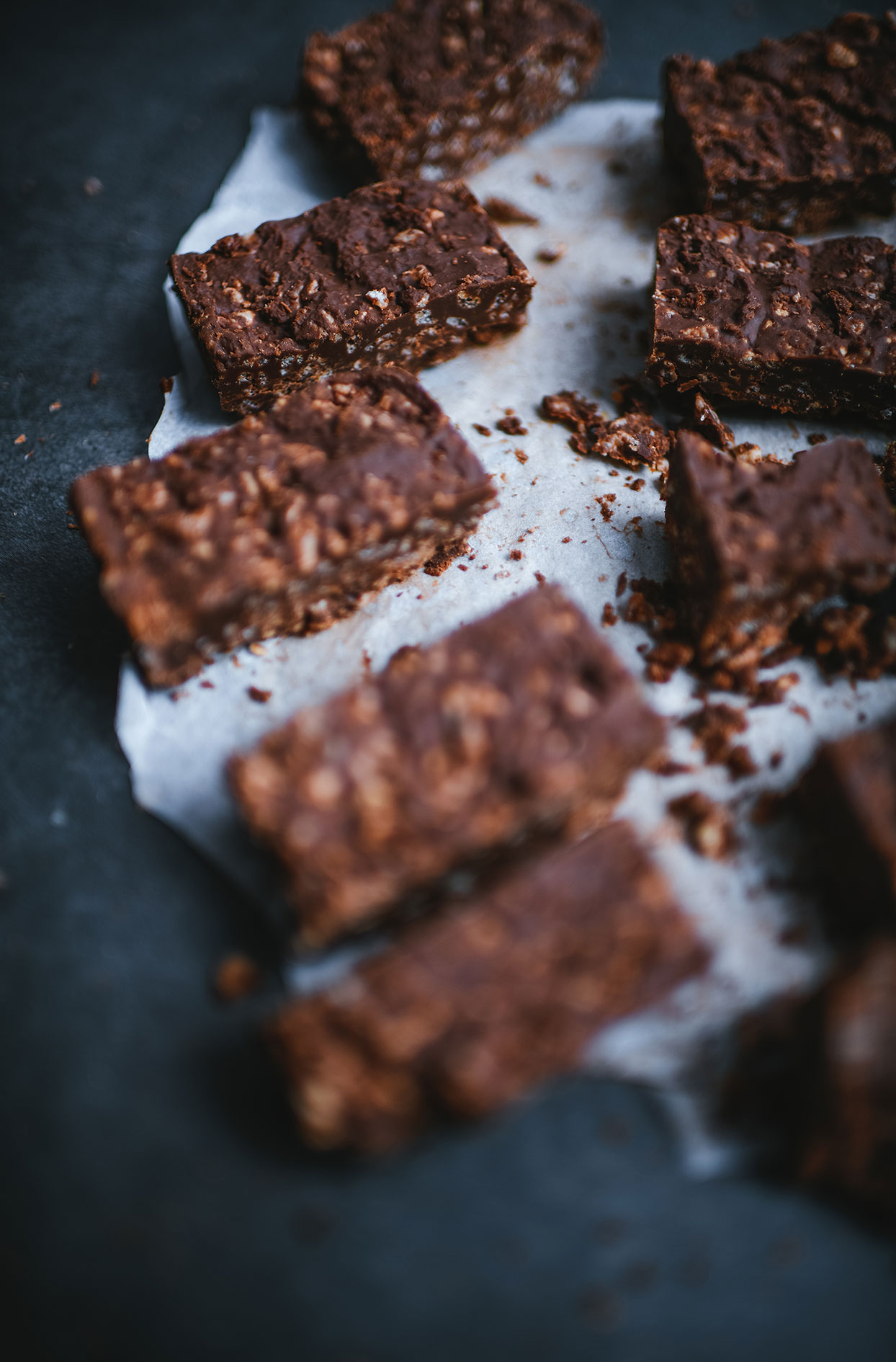 Crispy chocolate and speculos bars