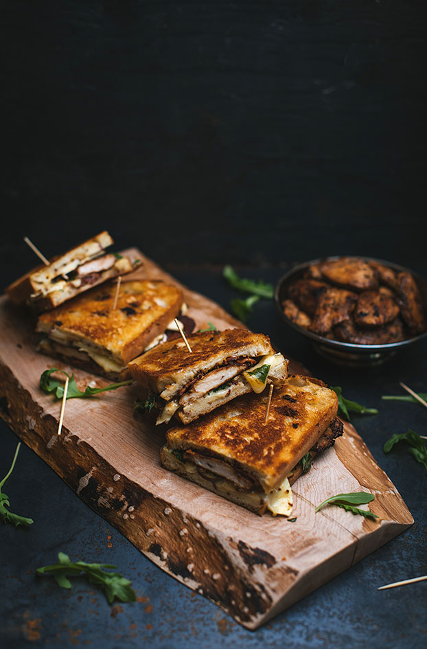 Grilledcheese avec poulet grillé au vinaigre balsamique, fromage brie