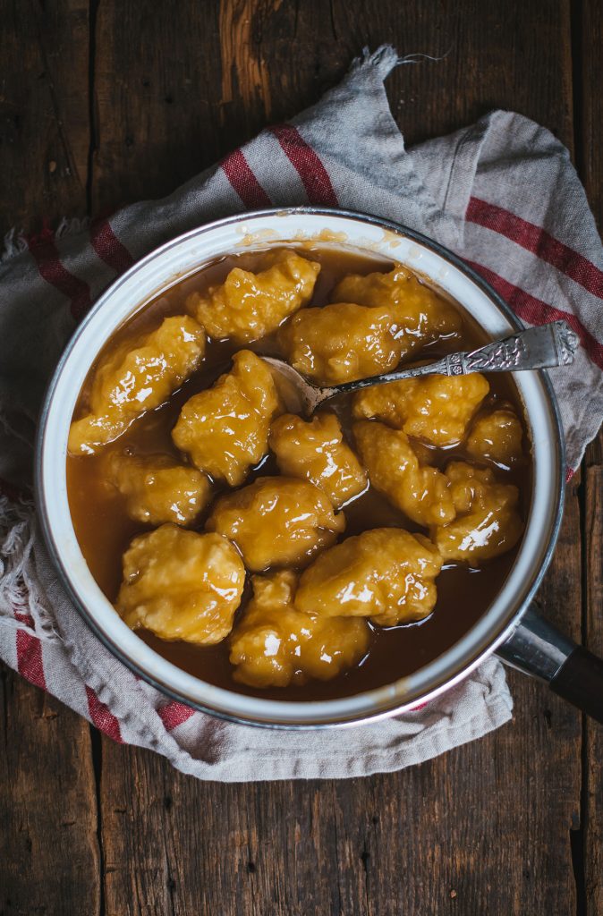 Bratwurst sausages with leeks and beer Le Coup de Grâce