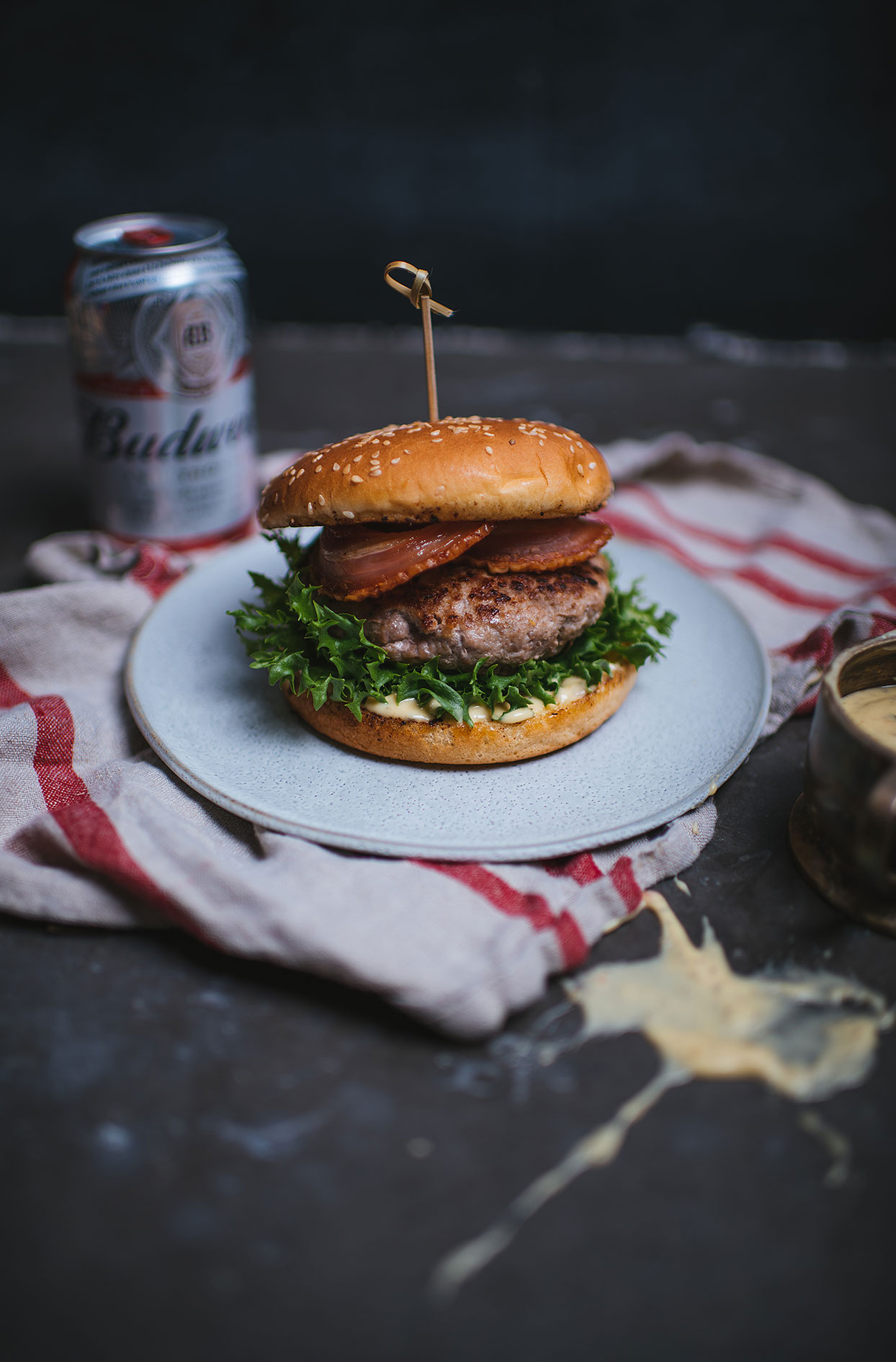 Hamburgers de dindon farci au fromage et à la bière