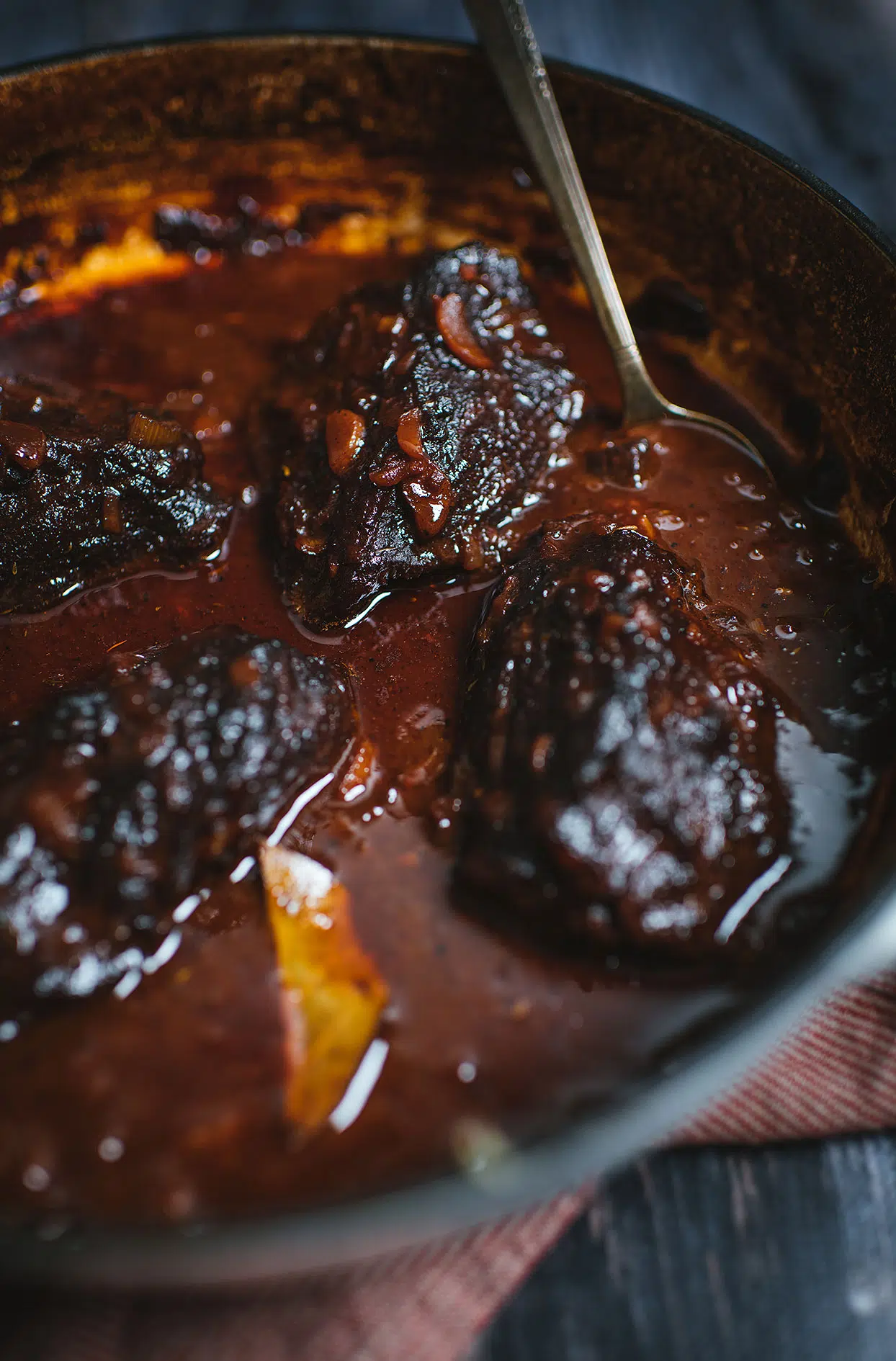Slow-cooked beef cheeks with port