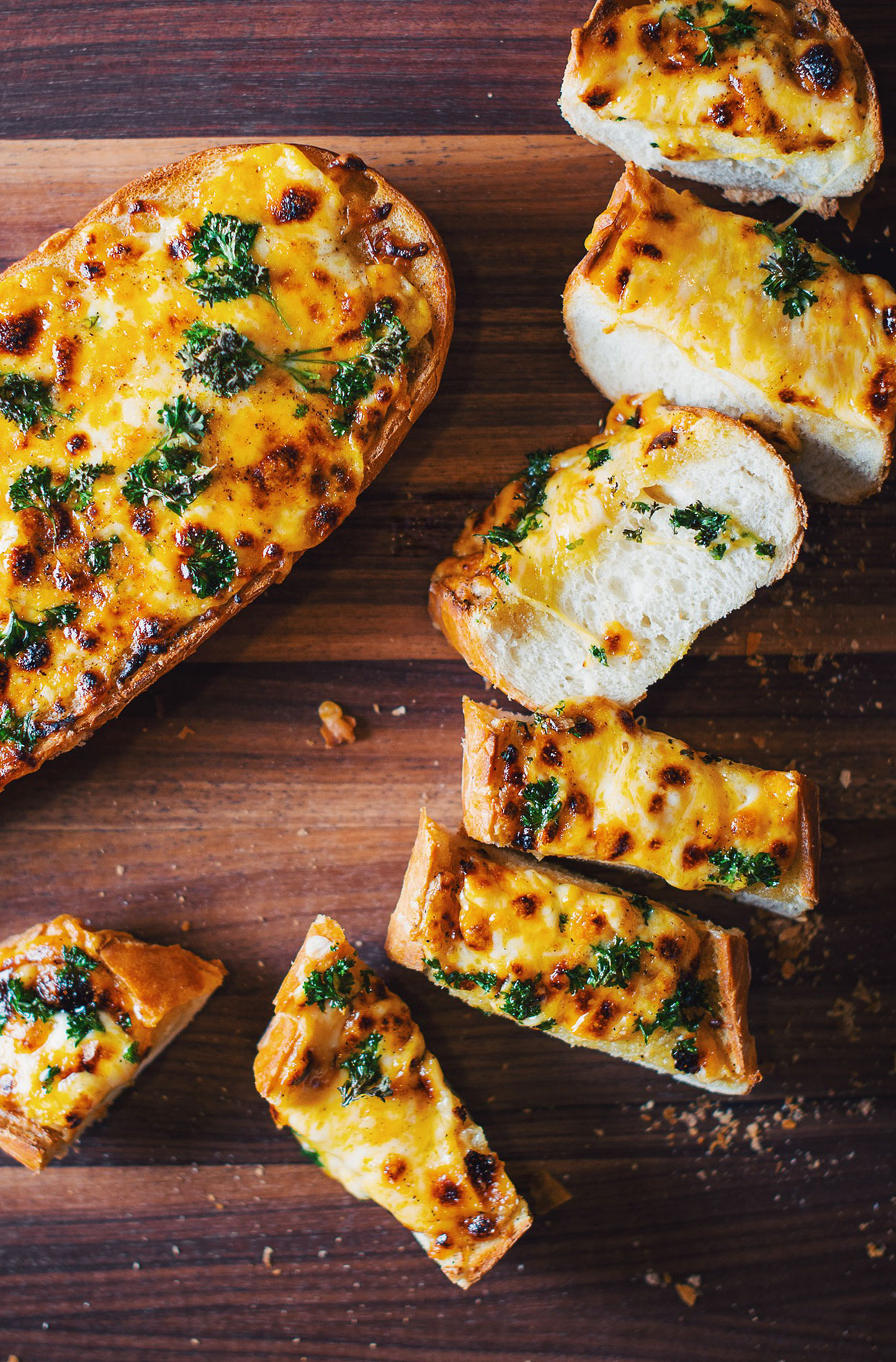 Crispy bread with cheese and honey
