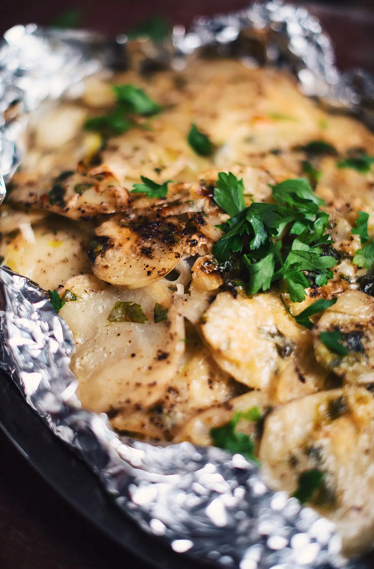 Cheesy potatoes and leeks papillote