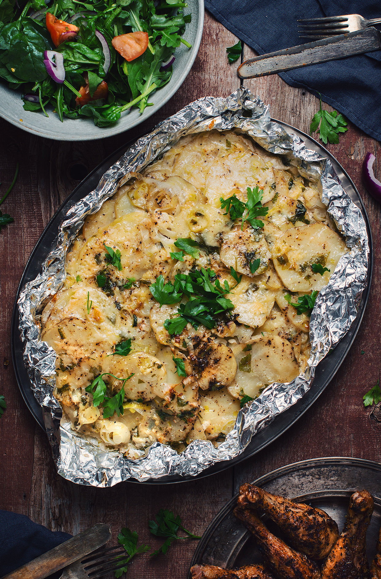 Cheesy potatoes and leeks papillote