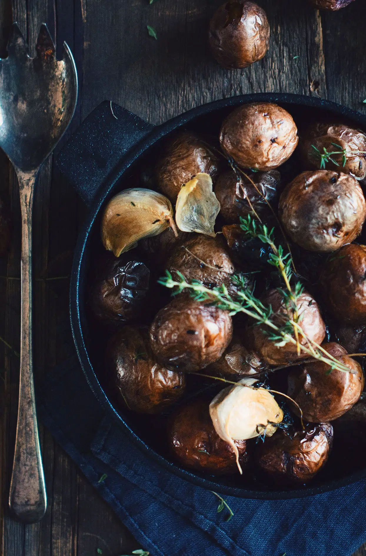 Baby potatoes with roasted garlic and thyme