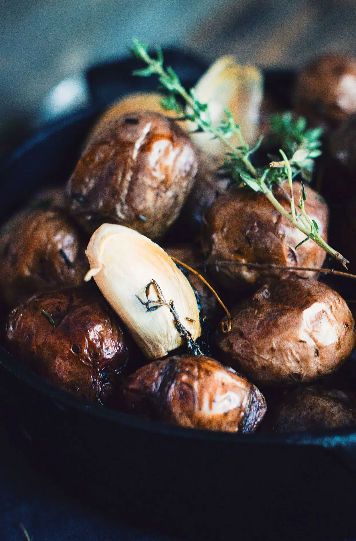Baby potatoes with roasted garlic and thyme