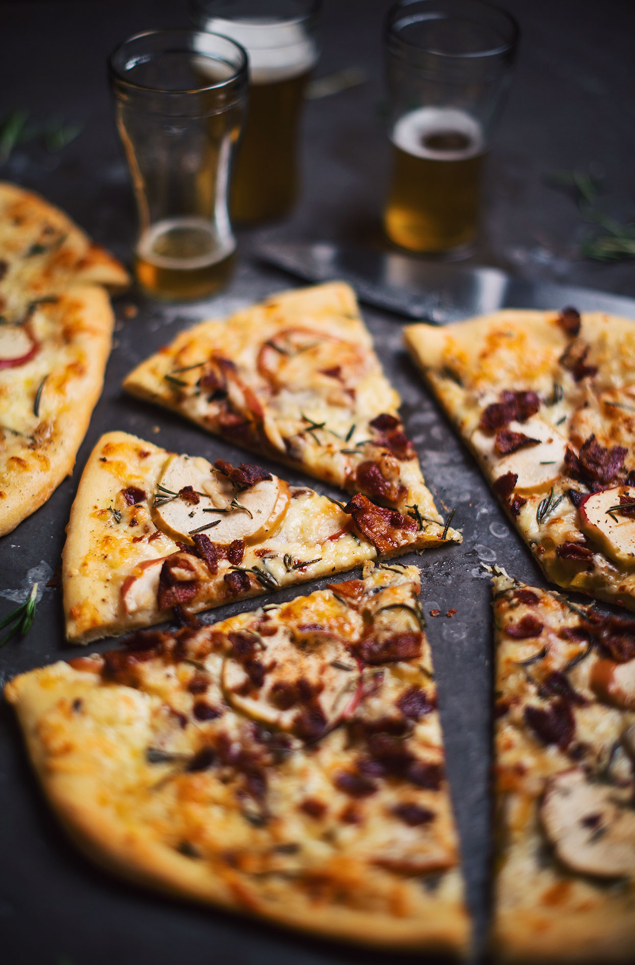 Apple pizza with smoked Gouda, maple bacon and rosemary