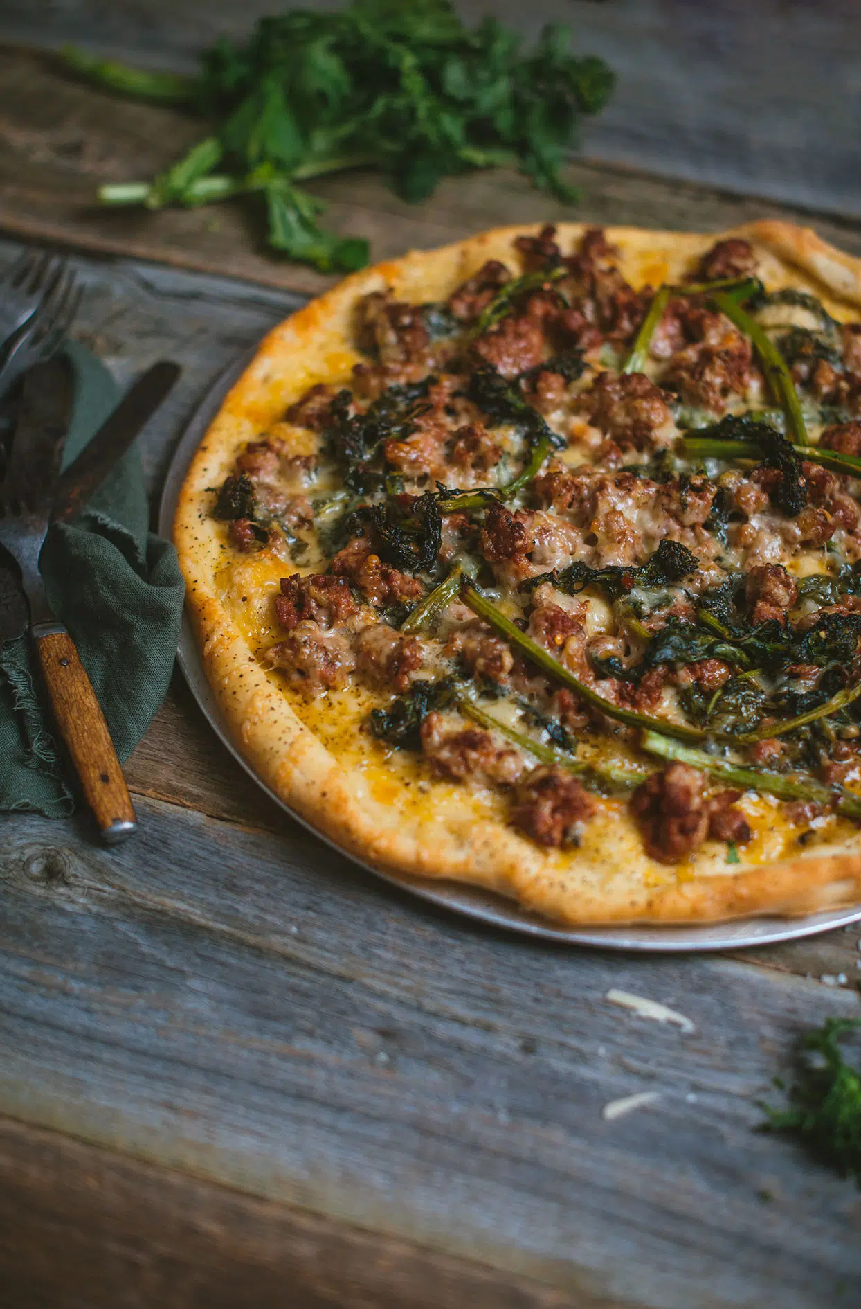 Rapini and Italian sausages pizza