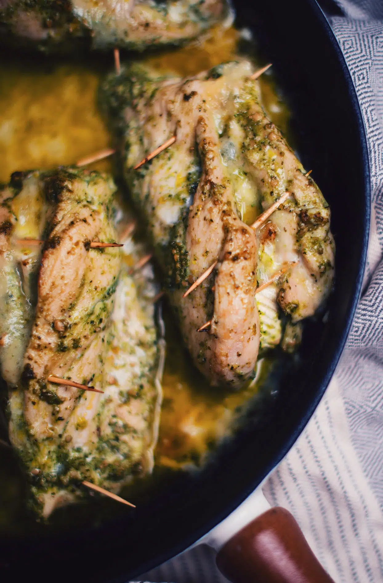 Poitrines de poulet au brie et au pesto