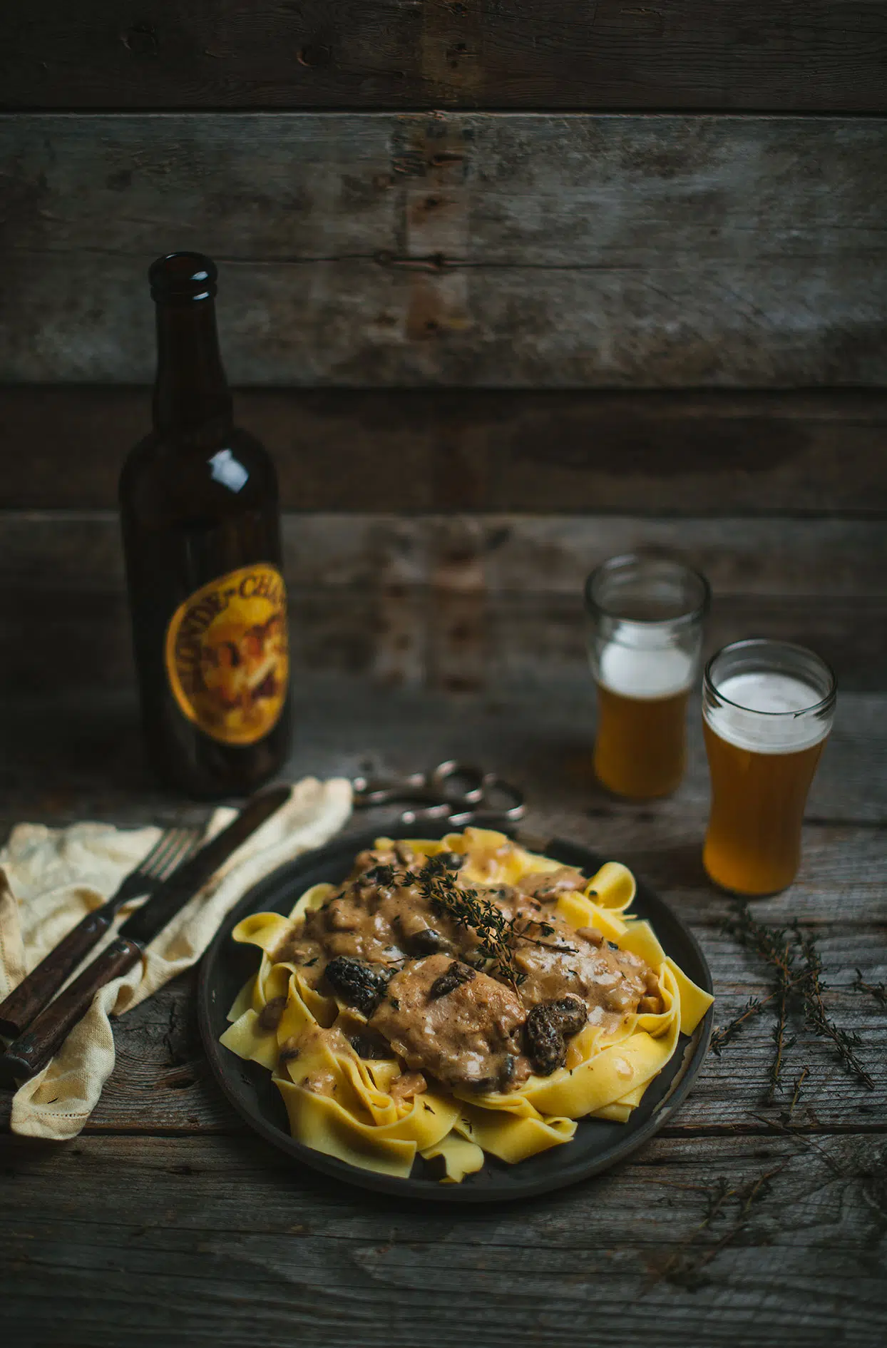 Chicken with mustard, mushrooms and beer sauce