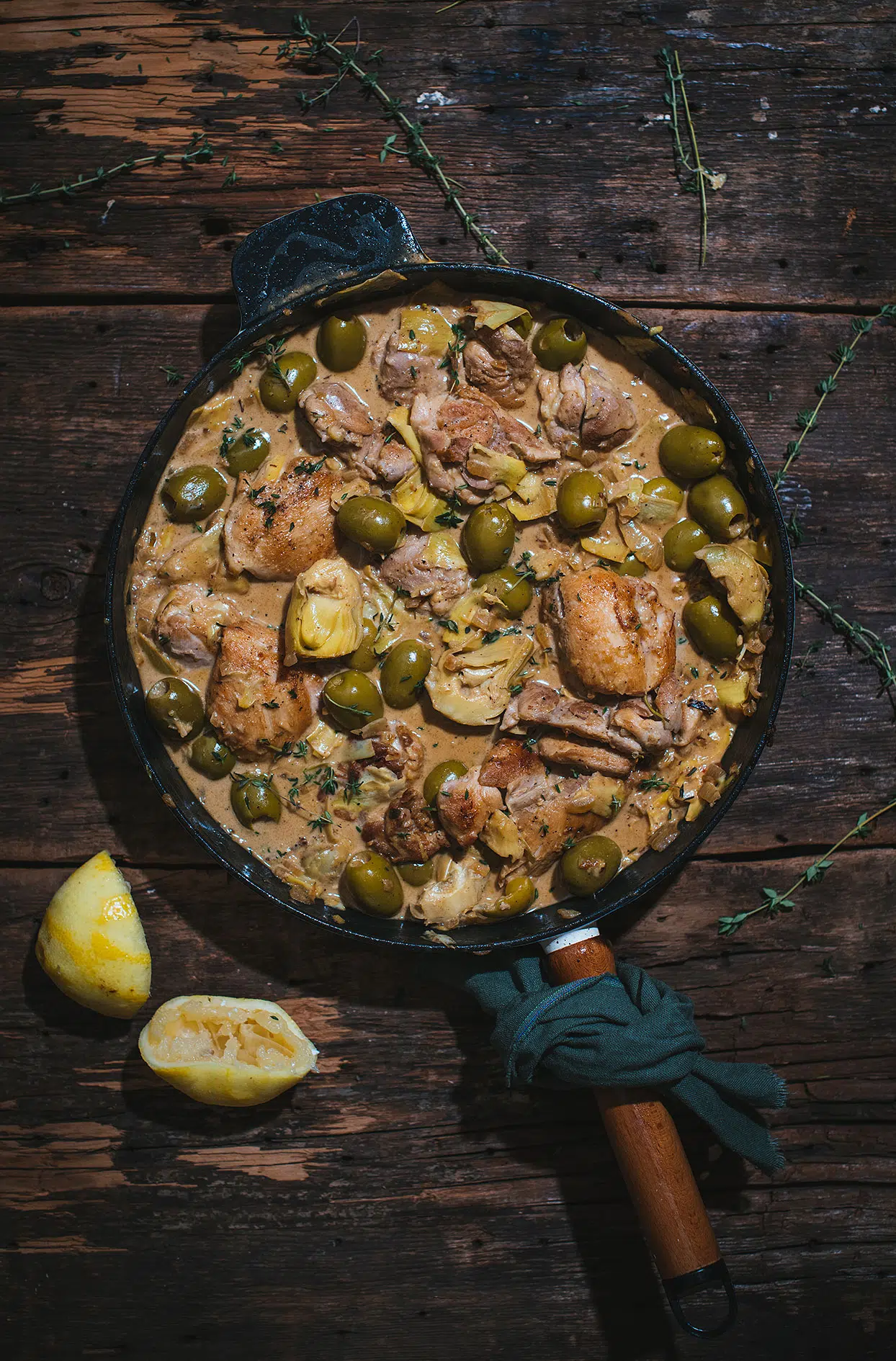 Poulet crémeux aux olives et aux artichauts (une poêle)