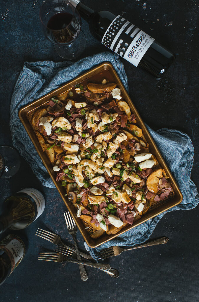 Smoked meat and mushrooms poutine