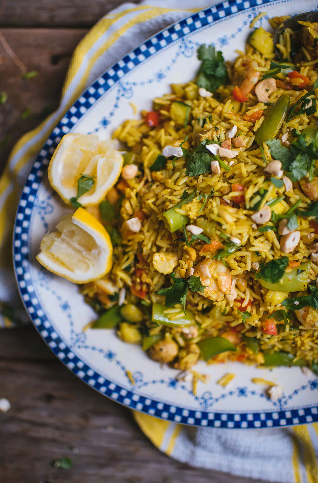 Curry rice with chicken, shrimp and vegetables