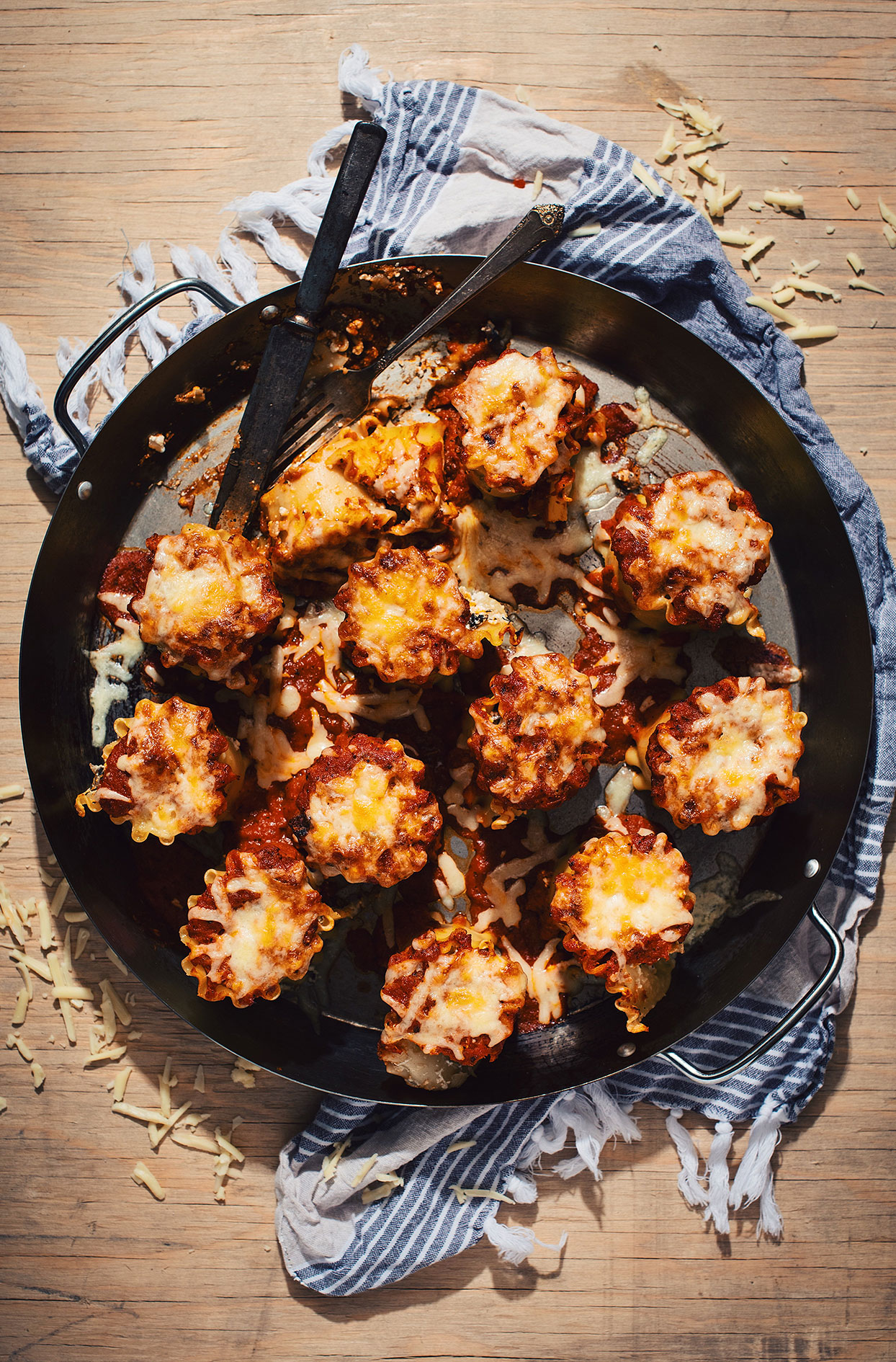 Vegetables and cheese lasagna rolls