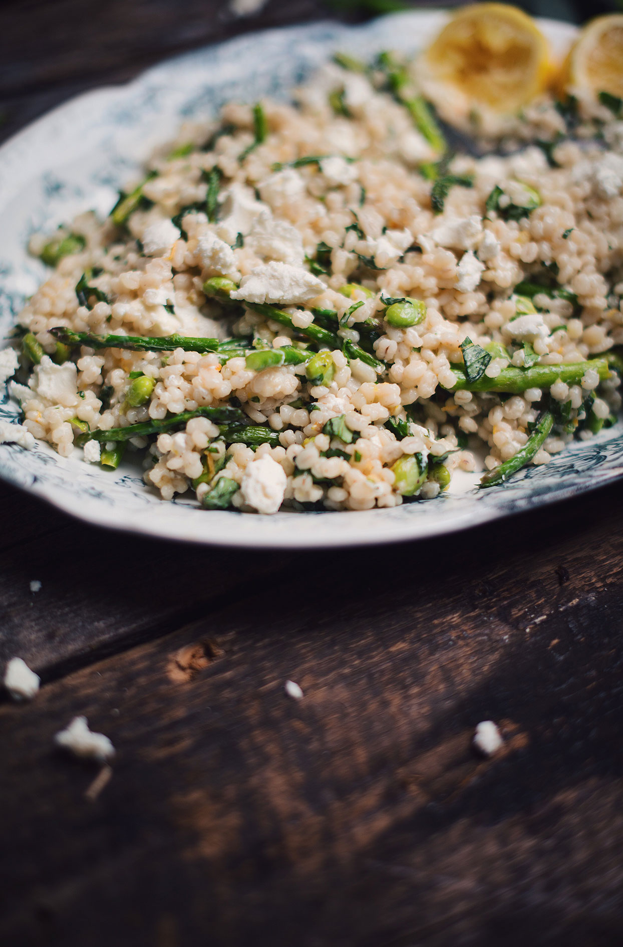 Barley salad with asparagus, edamames and goat cheese