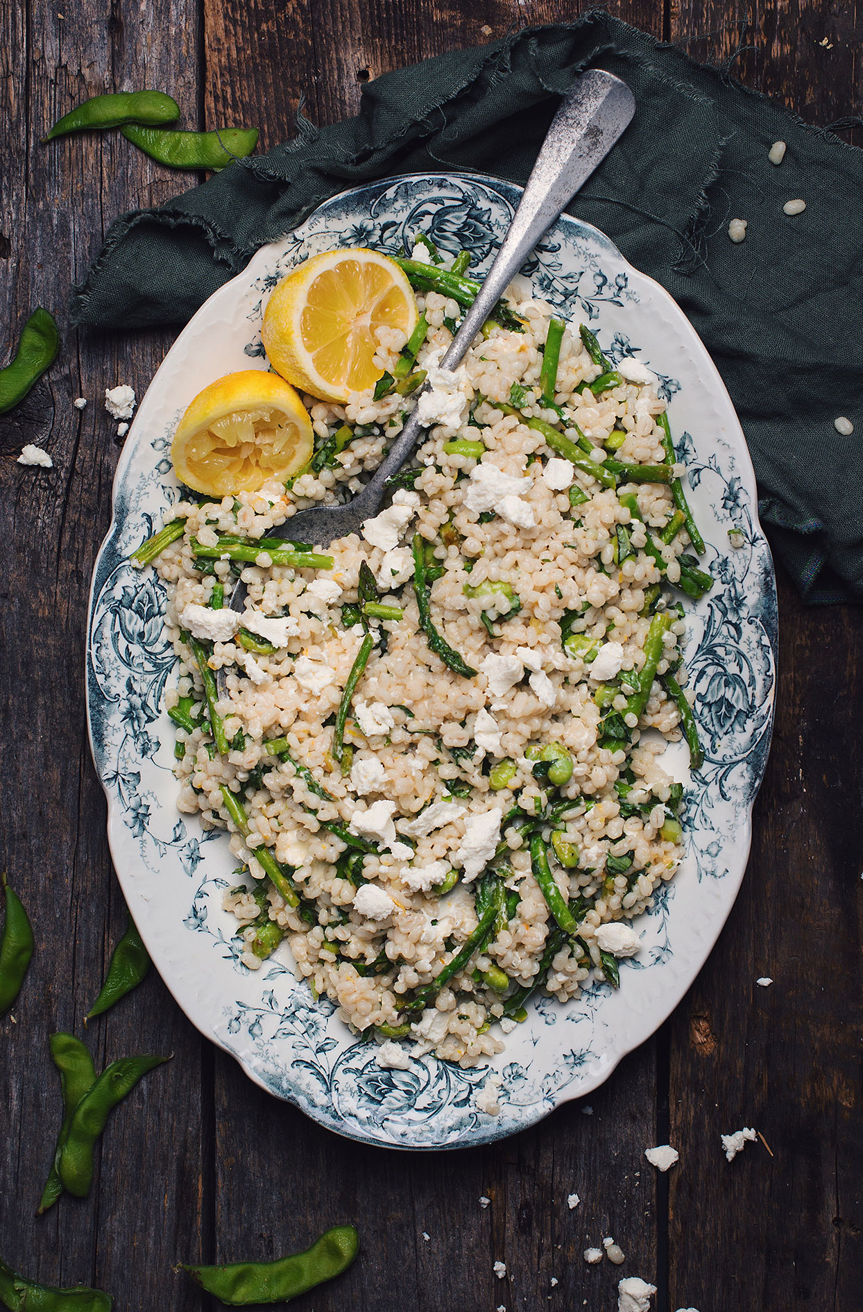 Barley salad with asparagus, edamames and goat cheese