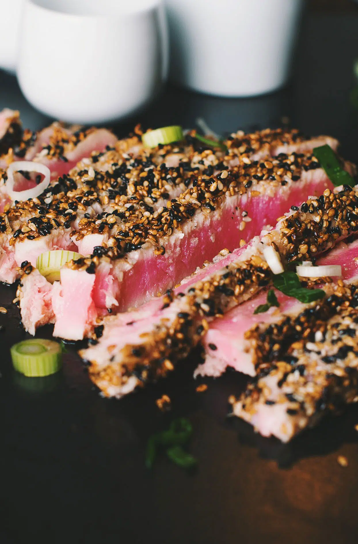 Tuna steaks with sesame crust