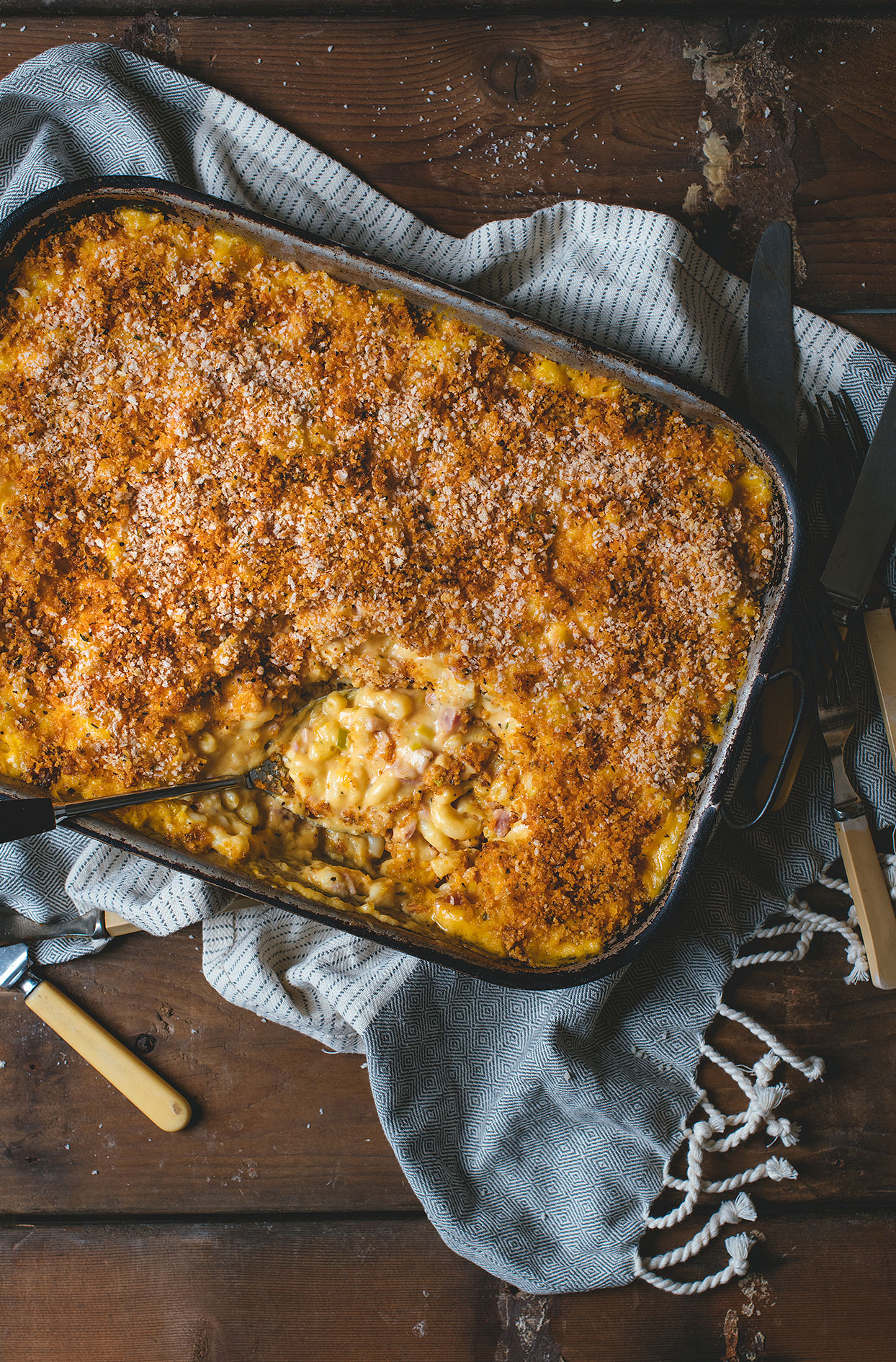 Macaroni and cheese with ham and carrot purée