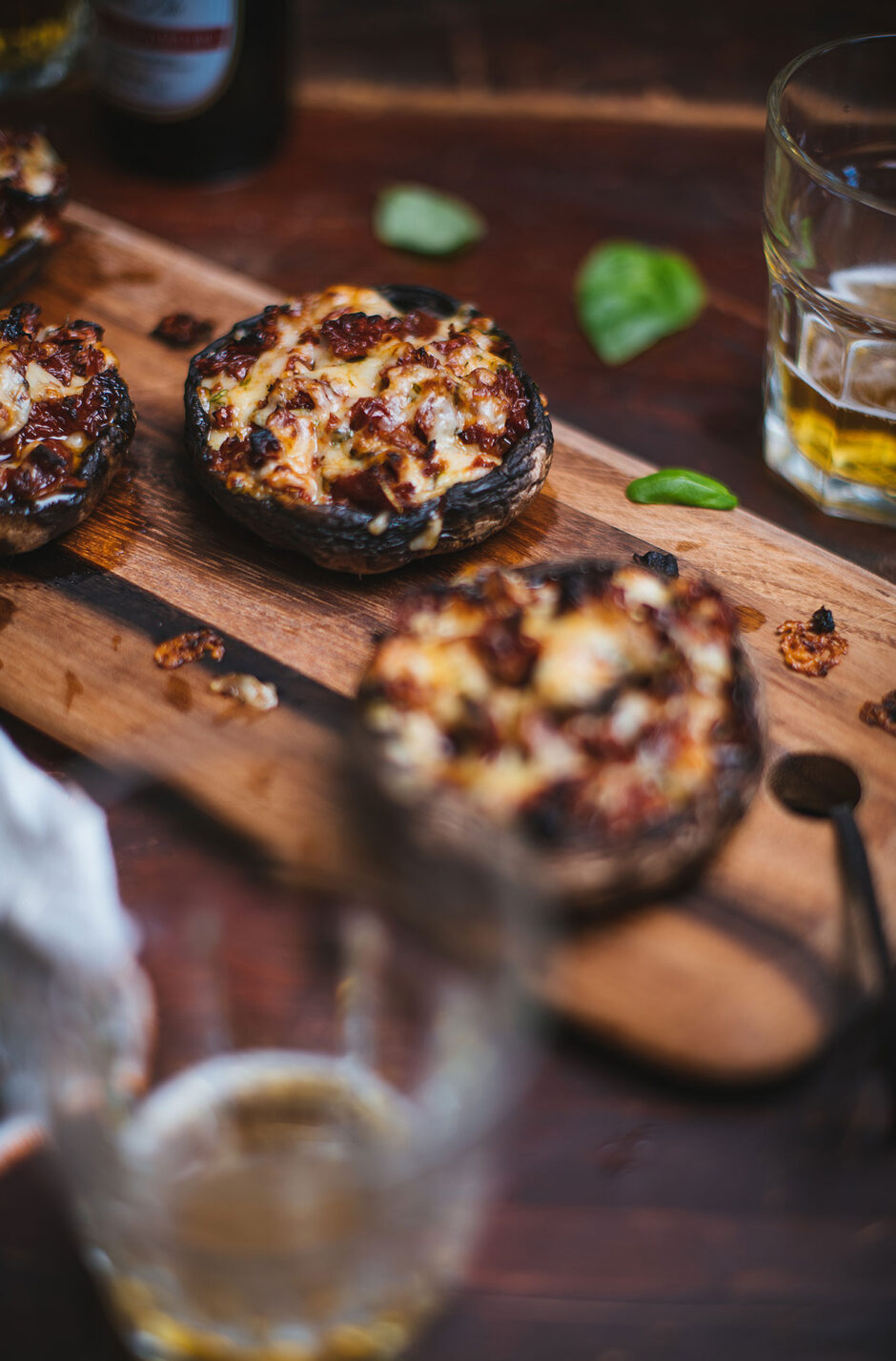 Portobellos Farcis Aux Fromage Au Tomates Séchées Et Au Basilic Le Coup De Grâce 