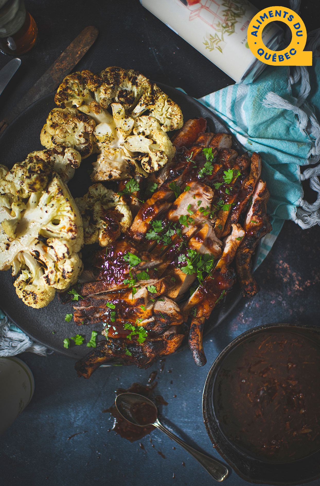 Côtelettes de carré de porc grillées avec saumure à la bière rousse