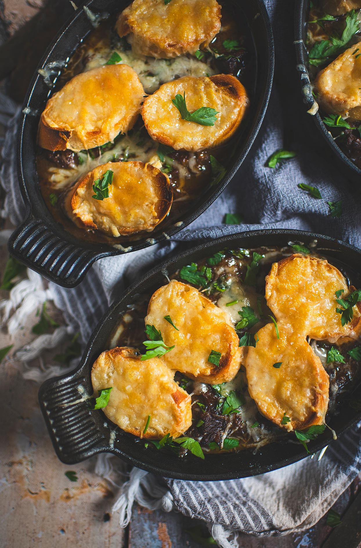 Ragoût de bœuf à la soupe à l’oignon gratinée