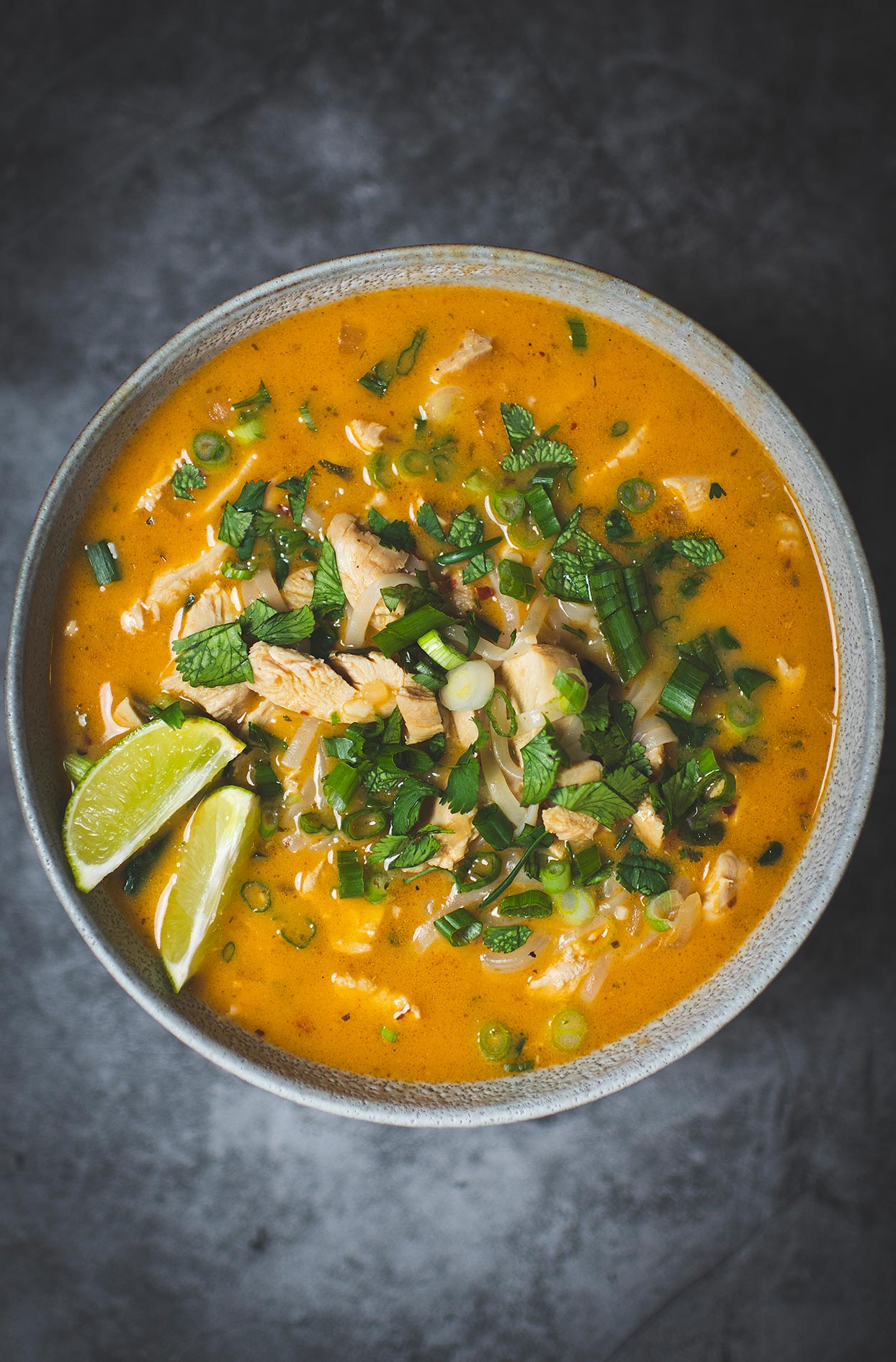 Soupe thaïe au poulet et au lait de coco