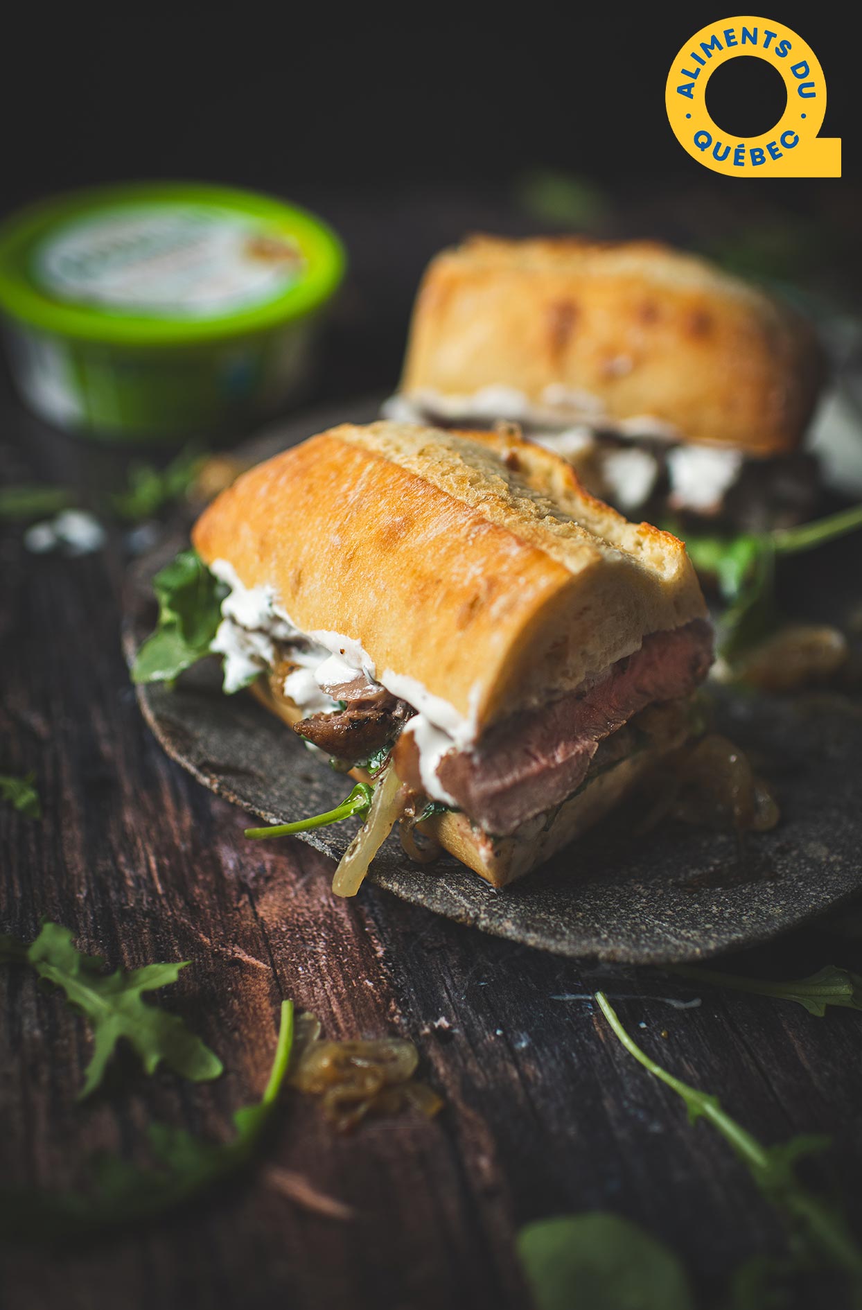 Sandwich au contre-filet grillé, Boursin et oignons caramélisés
