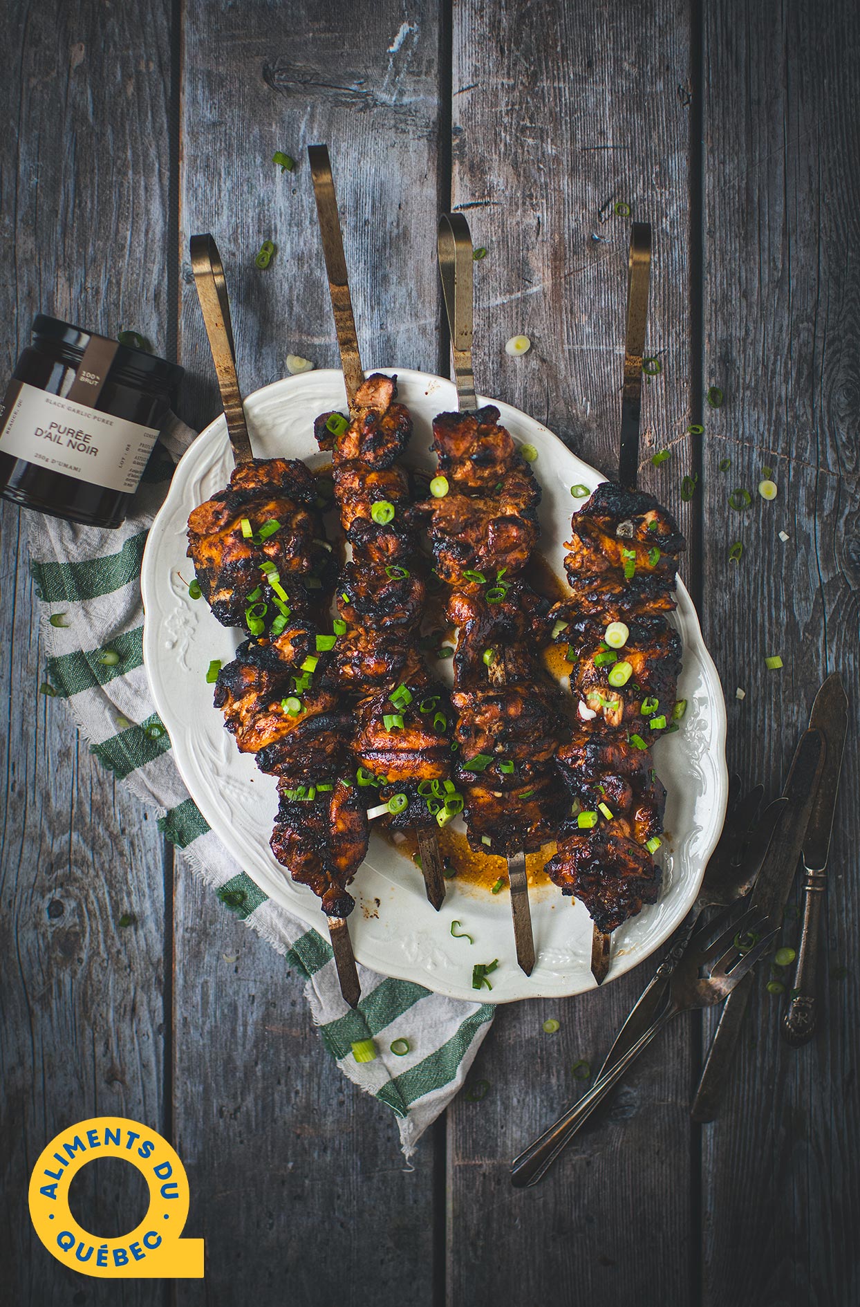 Hauts de cuisses de poulet grillés à l’ail noir