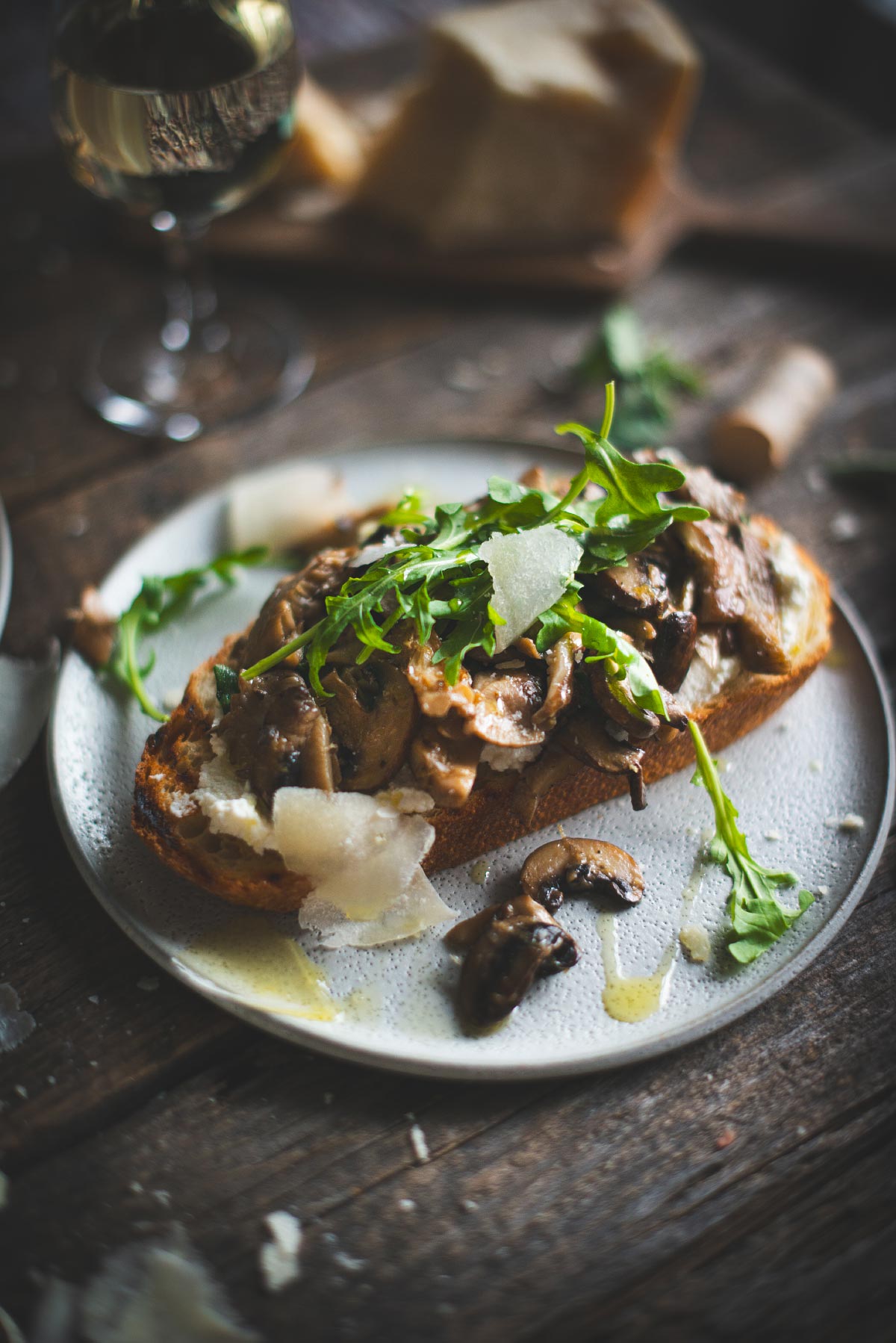 Crostinis à la ricotta et aux champignons sauvages