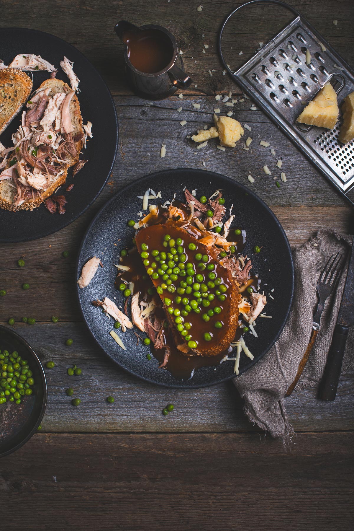 Hot chicken au canard confit avec fromage Perron au porto