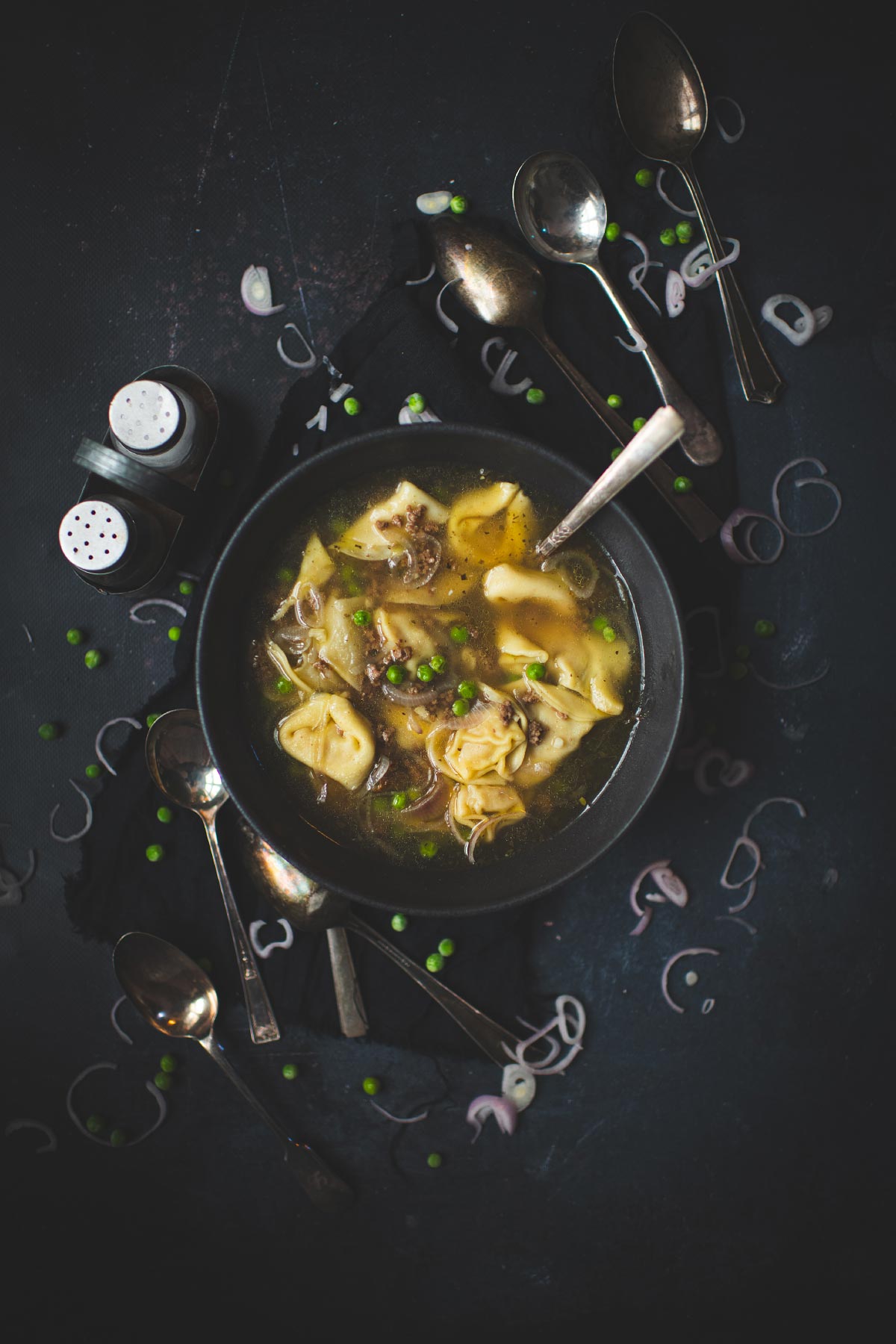Soupe au boeuf, tortellinis et petits pois