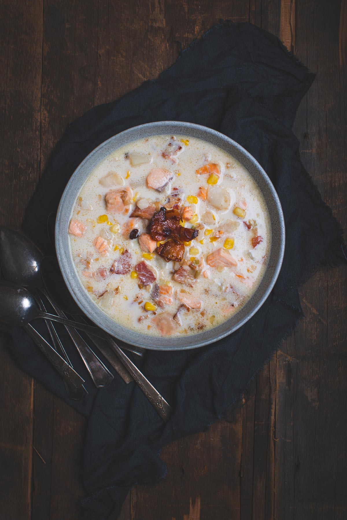 Soupe crémeuse au poisson et au maïs