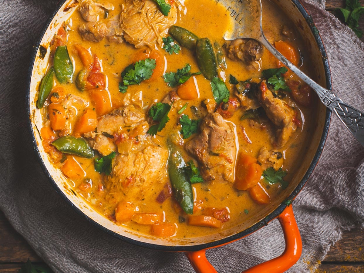 Chicken curry with coconut milk