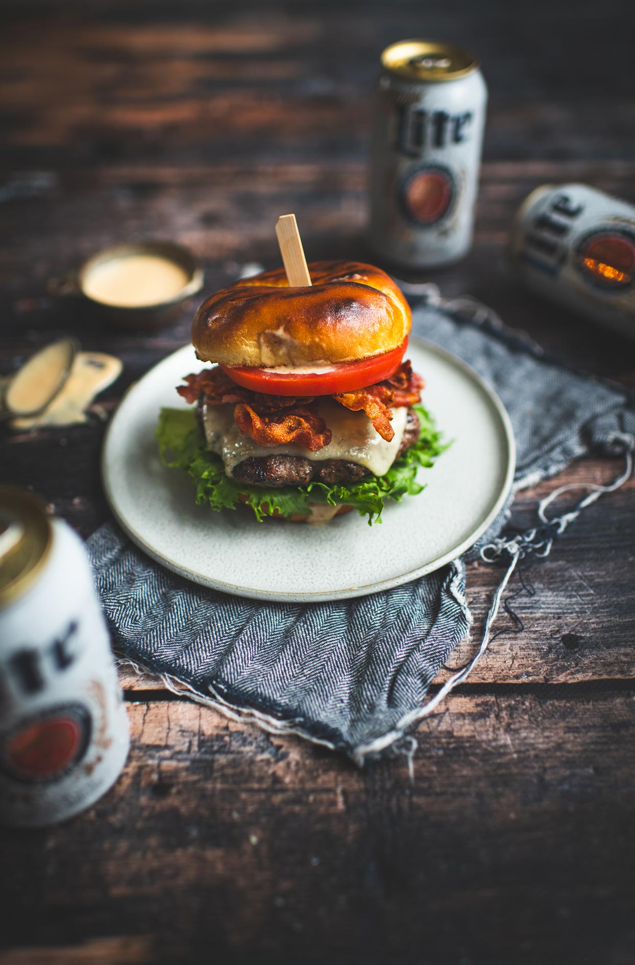 Smash burgers à la bière et au fromage suisse