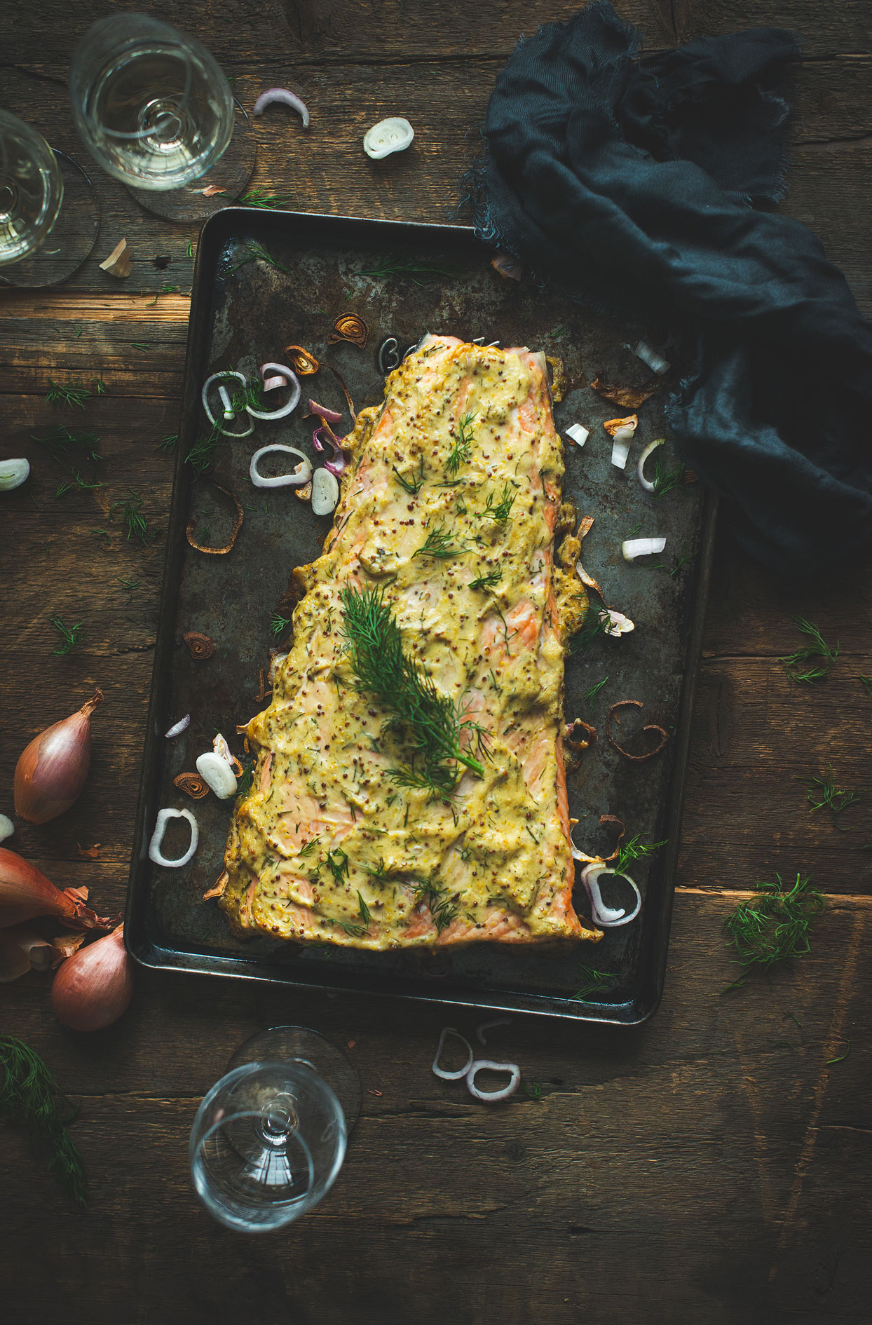 Saumon au four en croûte de mayo, moutarde et aneth